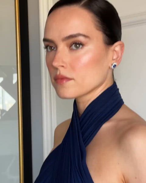 actress celebrity daisy ridley gif