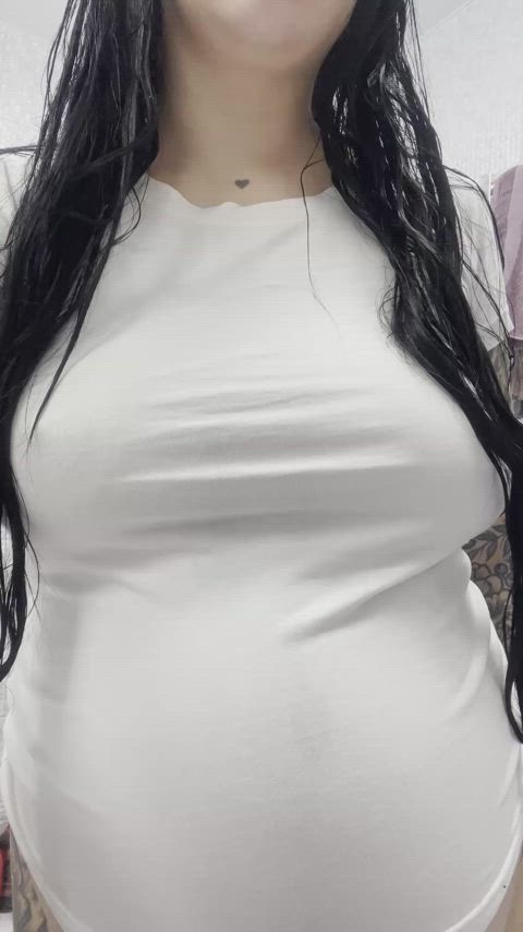 19 years old big tits brunette milf onlyfans pregnant solo thick tits wife gif