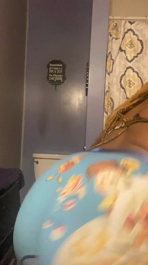 big ass ebony thot twerking thick-booty gif