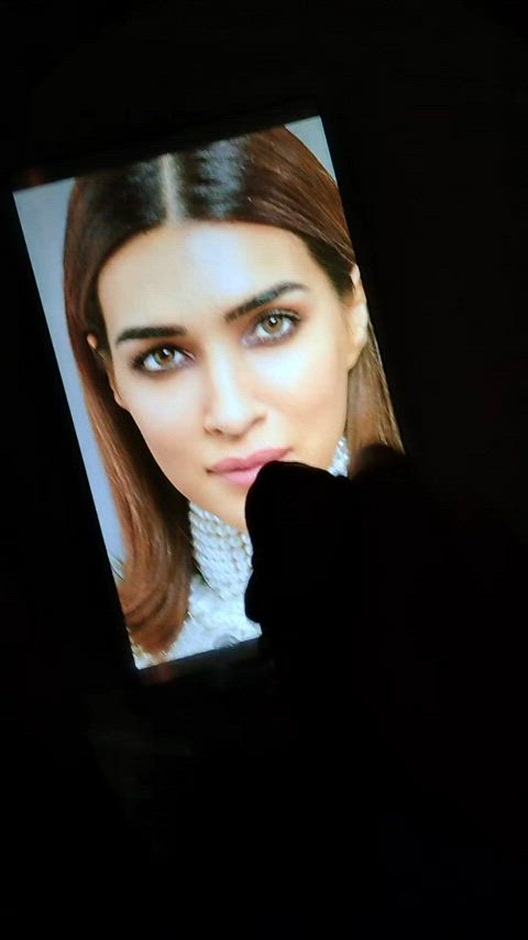 Kriti Sanon sexy face makes me cum