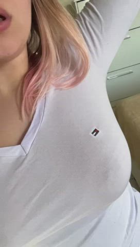 I love to bounce my boobs
