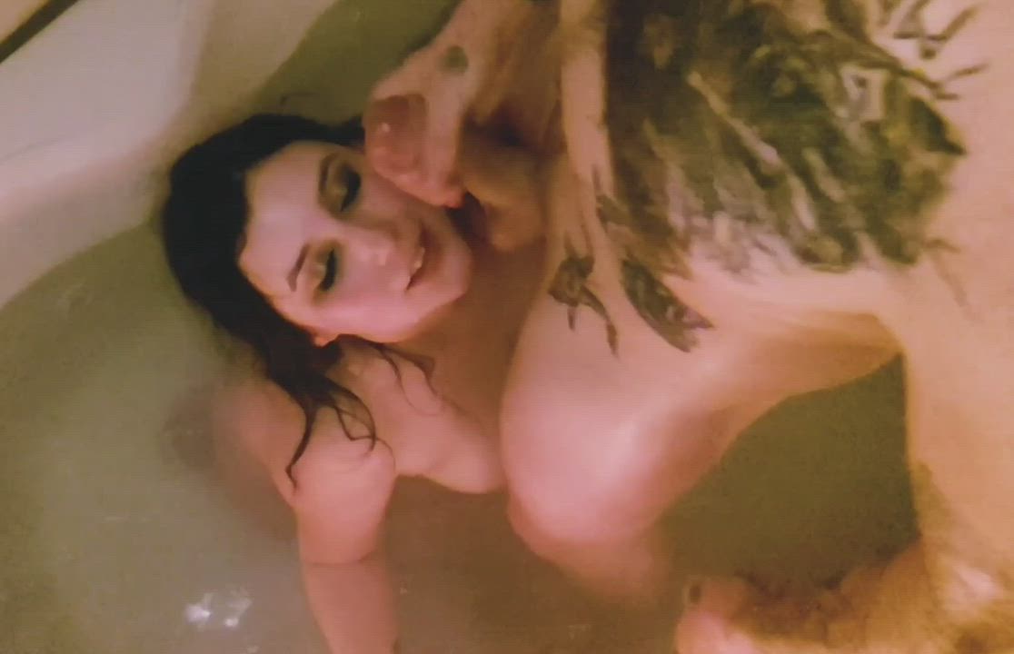 27F 25M OC Facial in the jacuzzi!