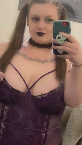 Big tiddy goth girlfriend here..