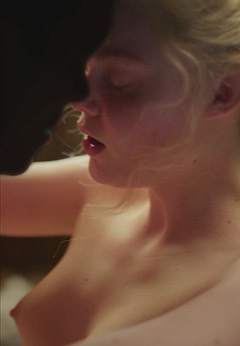 Elle fanning