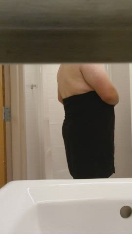 A little pre-shower jiggly striptease