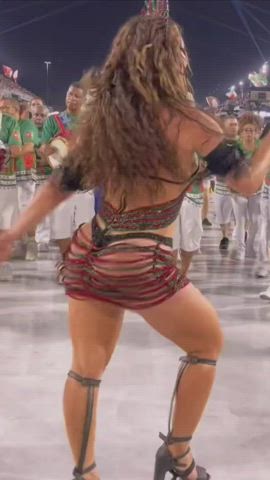 brazilian celebrity dancing jiggling milf gif