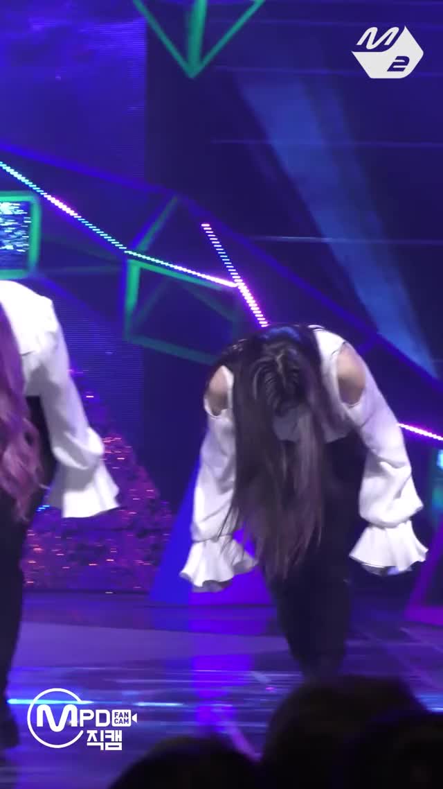 190221 [MPD직캠] 이달의 소녀 희진 직캠 ‘Butterfly’ (LOONA HeeJin FanCam)