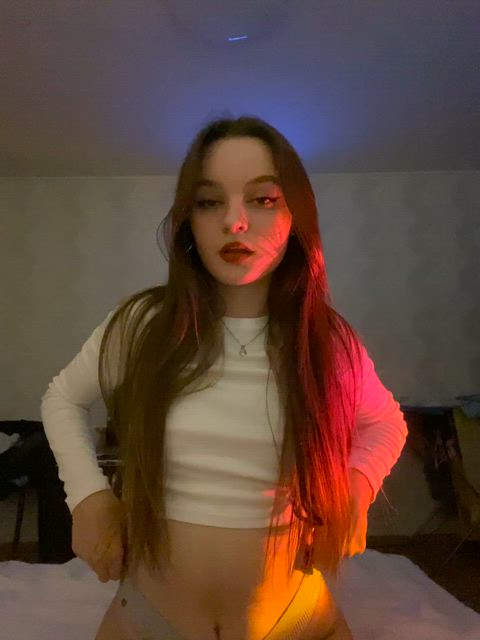 petite solo teen amateur-girls tik-tok gif