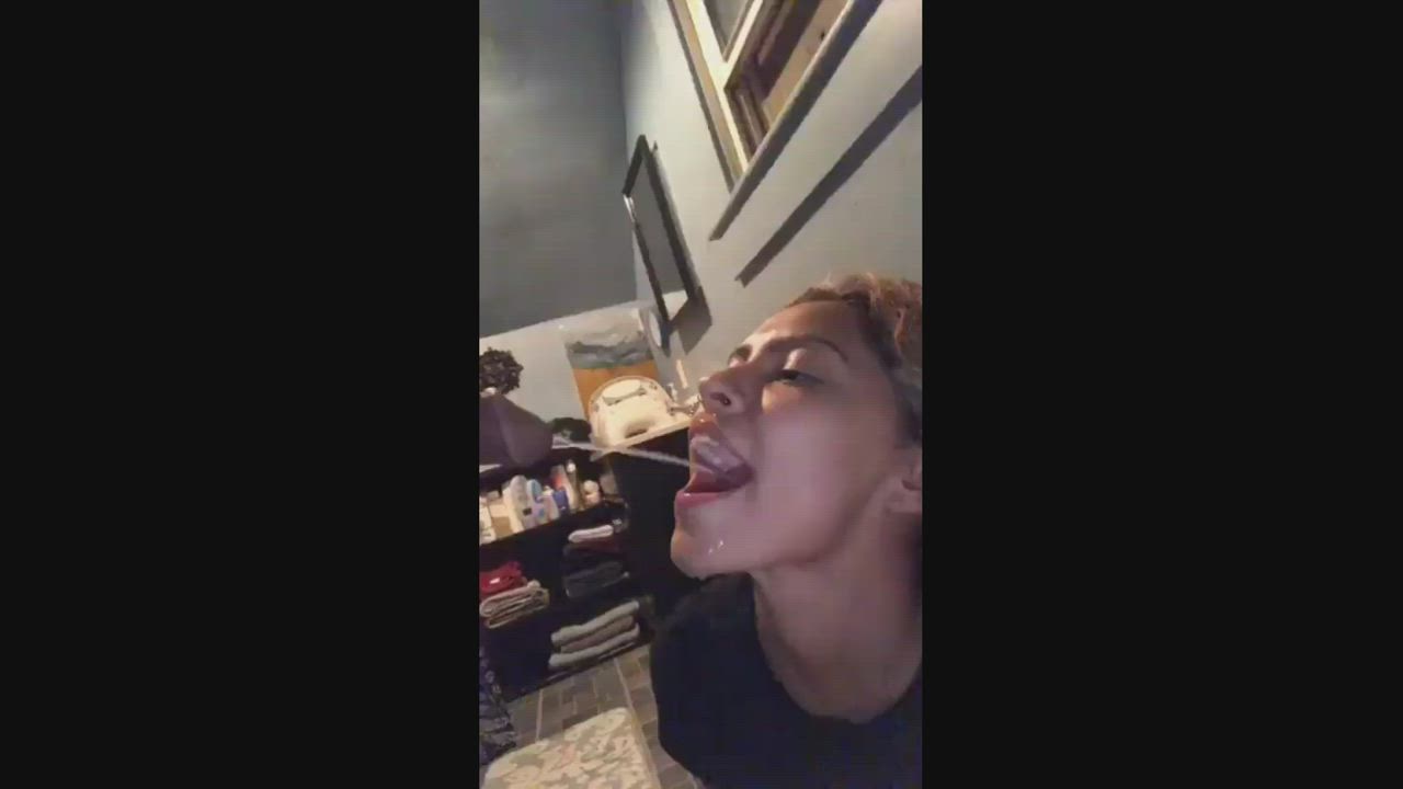 Golden Shower Piss Watersports gif