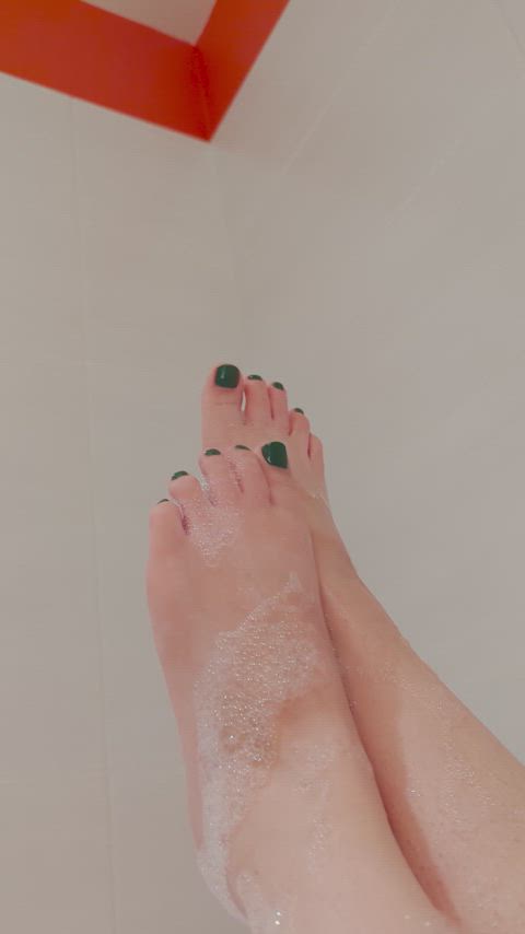 Massaging my feet in the bath (oc)