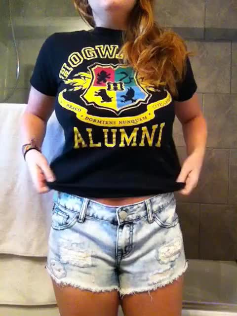 Hogwarts Alumni Girl Flashing and Bouncing [gif]