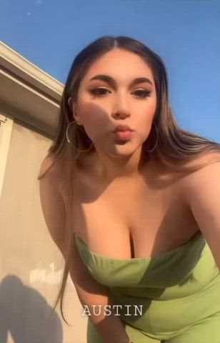 alejandra gil ass bbw cleavage gif