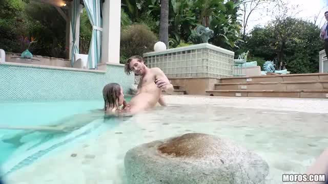 Hiding from her daddy underwater [Gif]