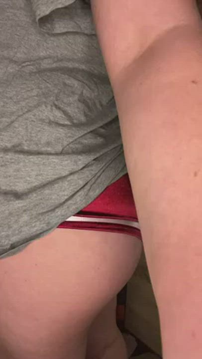 Hopefully at least one person on here wants to fuck a girl with a chubby tummy