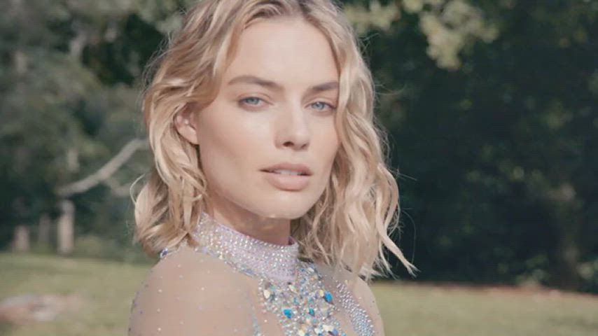 blonde celebrity margot robbie gif