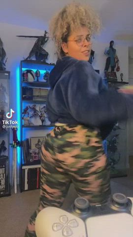 ass booty jiggling leggings nerd thick turkish twerking gif