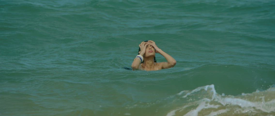 Tina Desai - Svelte figure in bikini