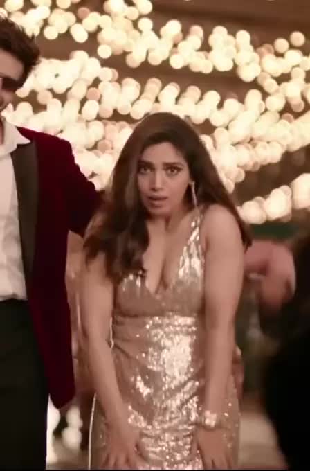 Bhumi Pednekar - Cleavage GIF by dvang07 Gfycat