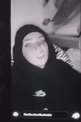 Arab Ass Spread Hijab Muslim Shaking Shaved Pussy gif