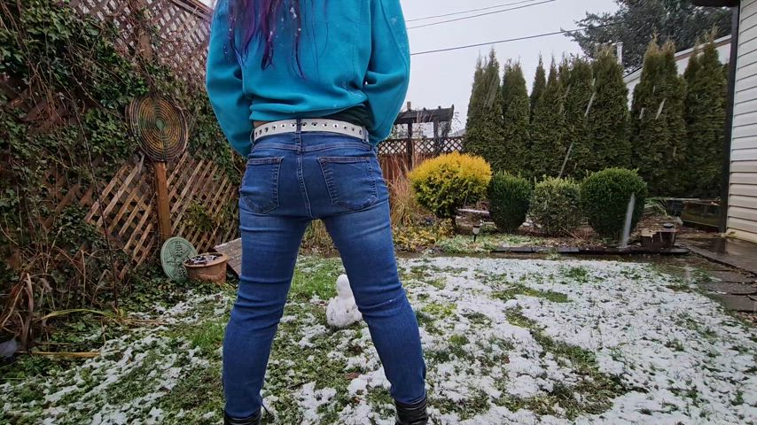 amateur ass nerd outdoor pee peeing piss pissing watersports amateur-girls gif