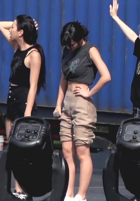 momo pics ! - ok but she looks so hot