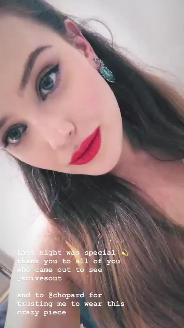 Katherine Langford IG YD Cute Kiss