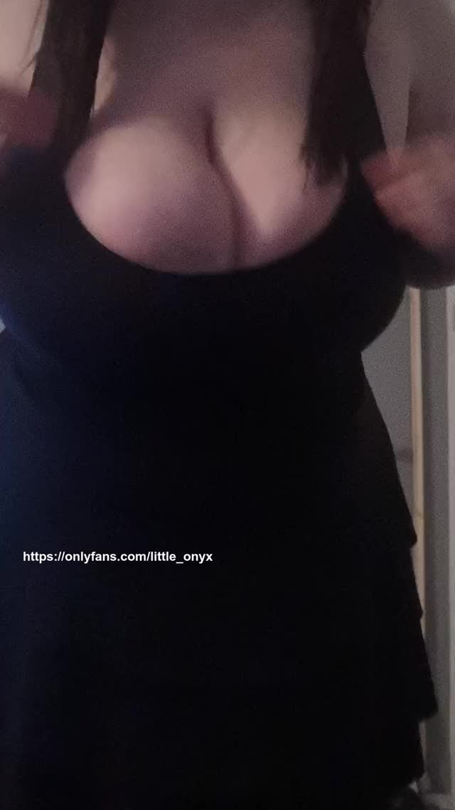 https://onlyfans.com/little_onyx