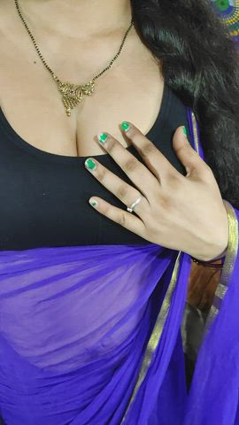 bhabi big tits downblouse housewife indian natural tits saree webcam gif