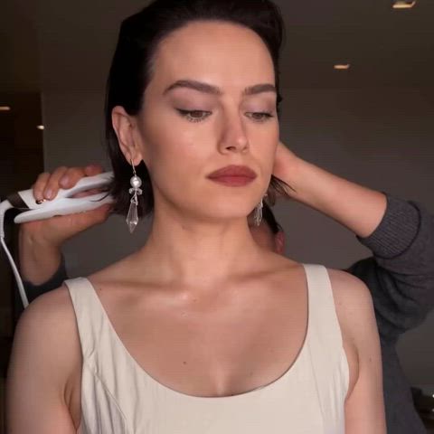 actress celebrity daisy ridley gif