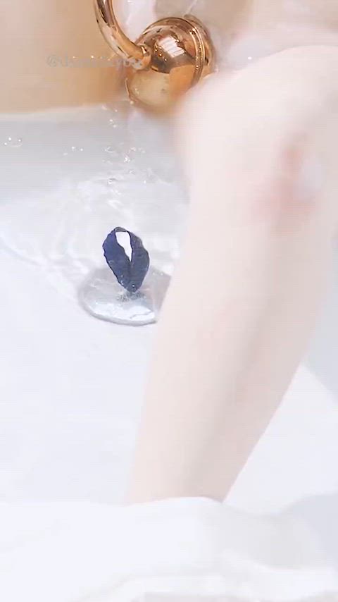 Fun in the bathtub ... Dami x Photochips (다미) '''' continued