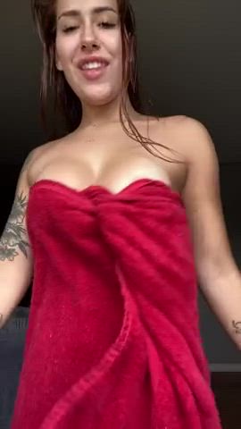 big tits boobs redhead bigger-than-you-thought latinas gif