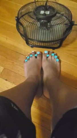 Do you like my fresh new pedicure?