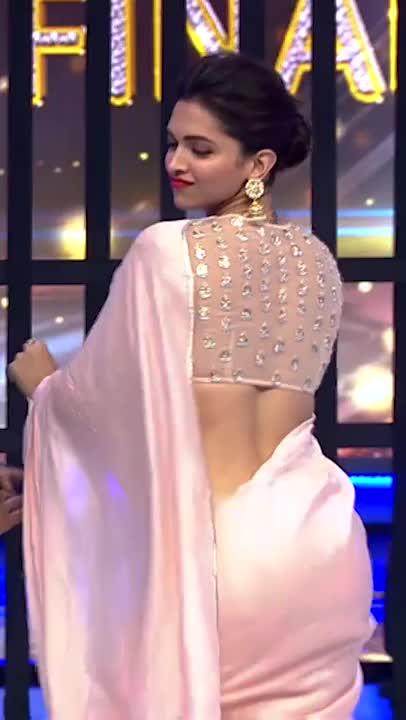 Deepika Padukone Shaking her butt in a Saree 