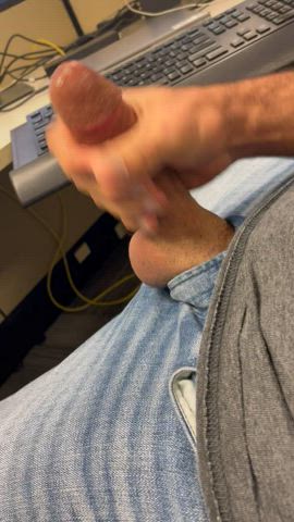 The only cumshot i had time for at work.