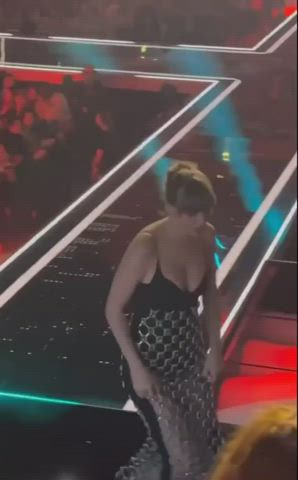 cleavage downblouse taylor swift gif