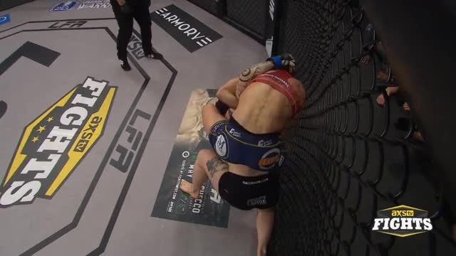 Mallory Martin gets the choke finish at #LFA38! 