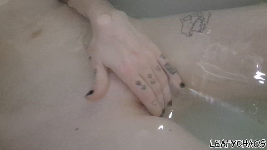 amateur bath bathtub clit rubbing leafychaos masturbating nsfw rubbing shaved pussy