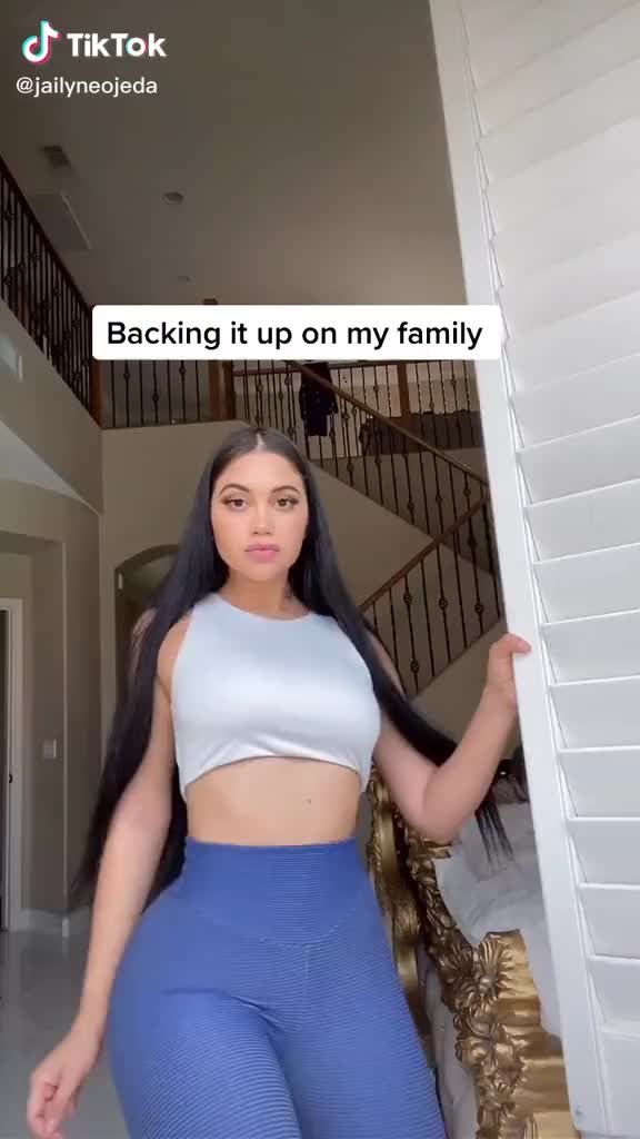 Jailyne Twerks On Her Family