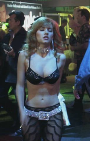 Elisha Cuthbert bouncing