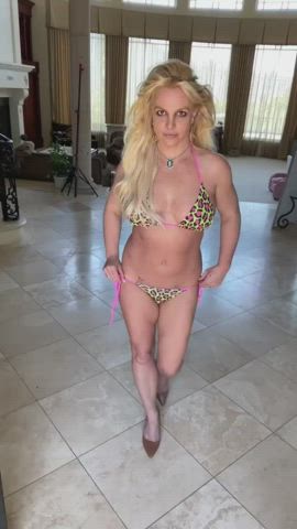 bikini britney spears cleavage gif