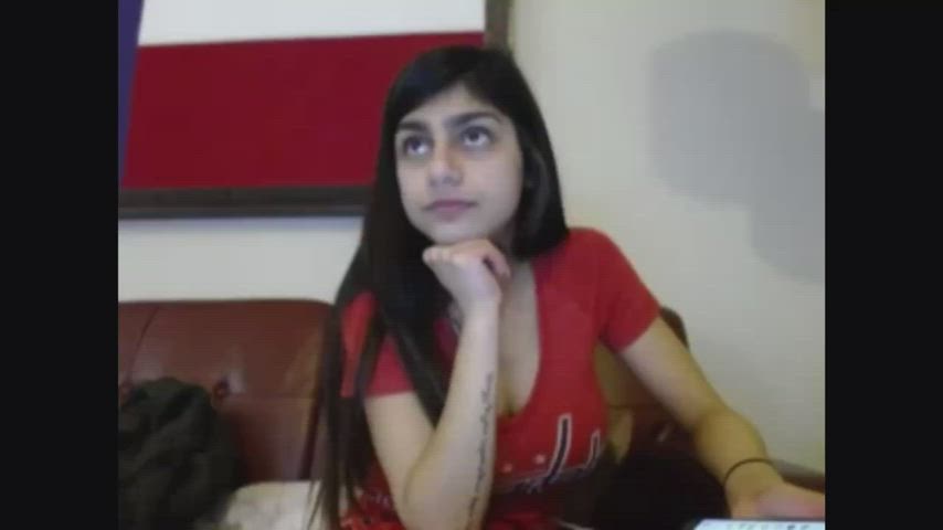 big tits flashing mia khalifa gif