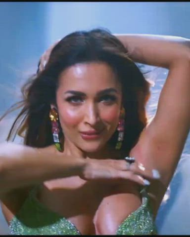 bollywood cleavage milf gif