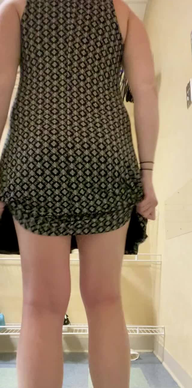 It’s a lovely day to wear a dress! (f) ?☺️?