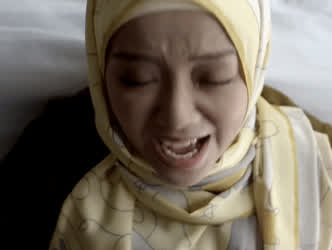 Hijab Pain Screaming gif