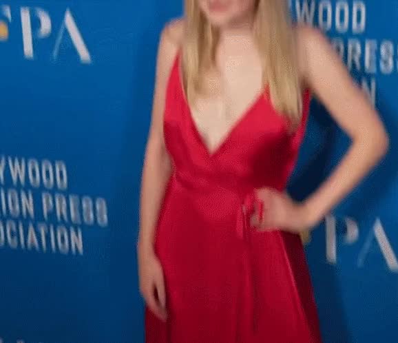 dakota fanning gif