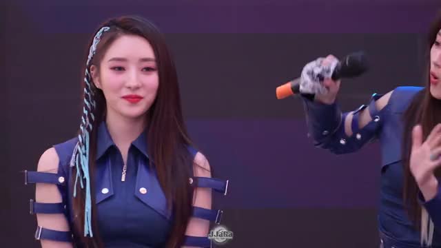 SuA drops her heart