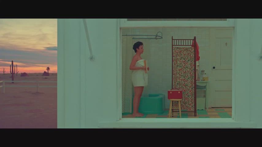 actress legs scarlett johansson gif