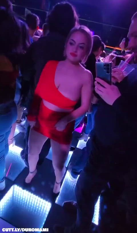 amateur big tits club dancing flashing nightclub public real couple tits trashy boners