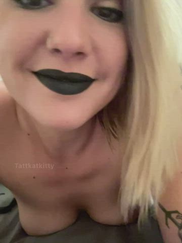 blonde kiss lips lipstick onlyfans gif