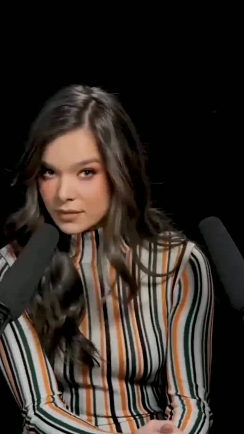 celebrity hailee steinfeld sexy gif